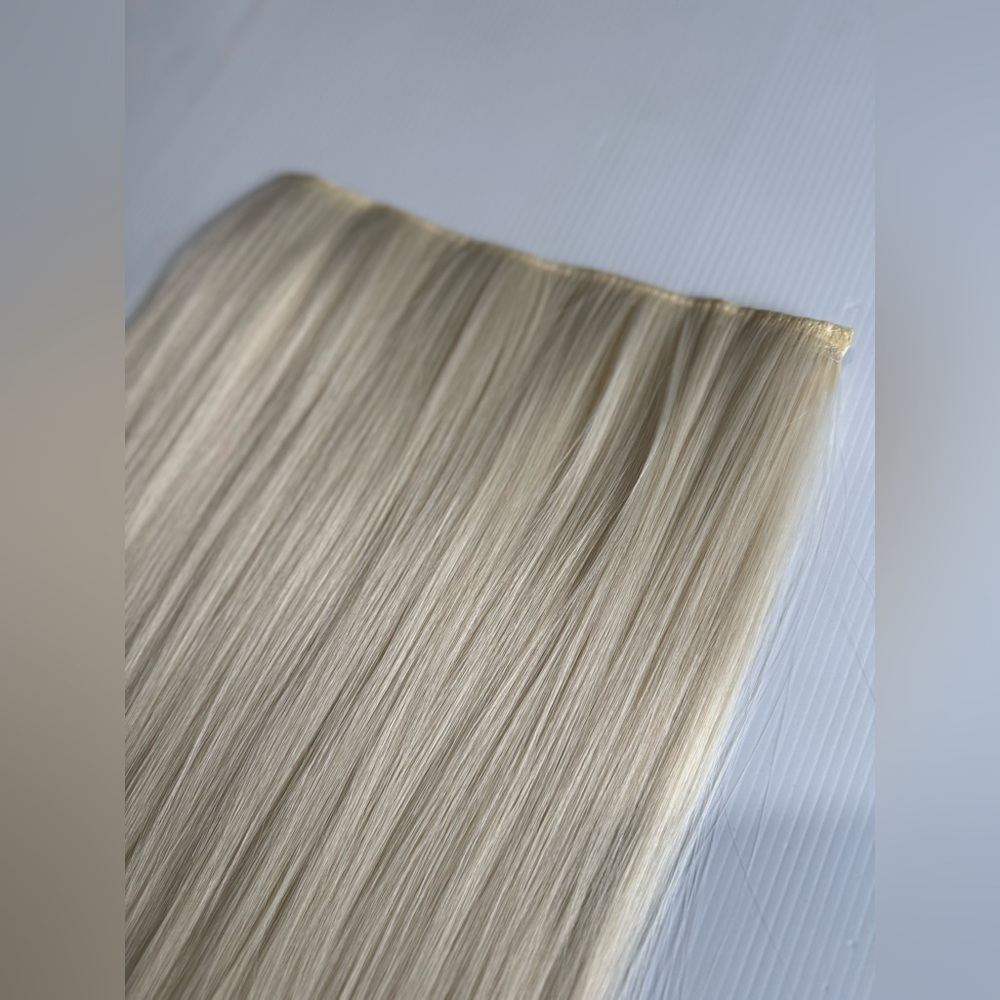 24” One-Piece Clip-In Hair Extension Platinum Blonde Straight Hair Natural look - Picture 7 of 14